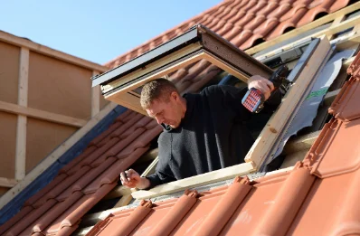 Pose de fenêtres de toit Velux à Manas-Bastanous